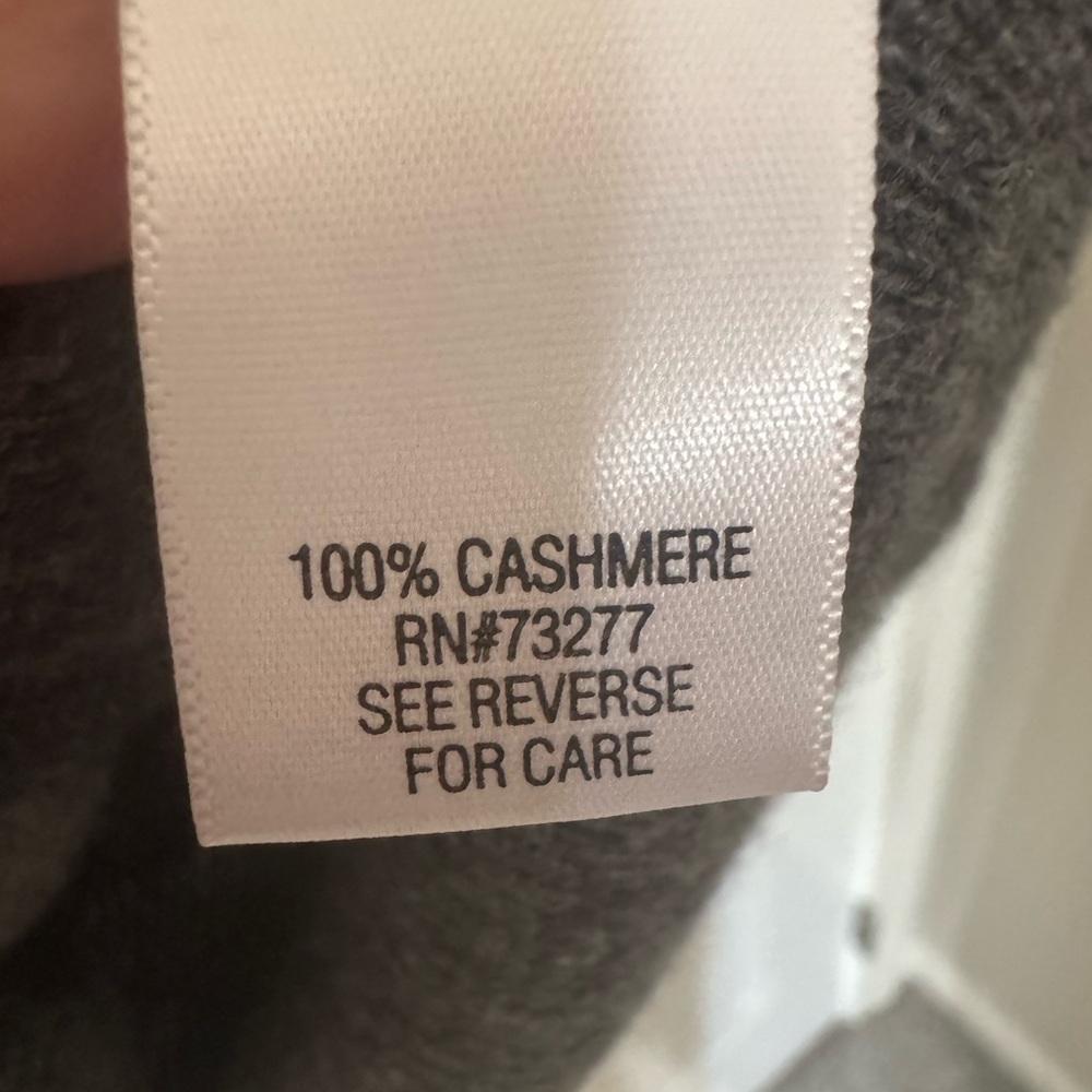 Apt. 9 100% Cashmere Women's Charcoal and Magenta Argyle Cardigan - Picture 3 of 6